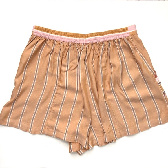 American Eagle High Waisted Shorts - Picture 2 of 5